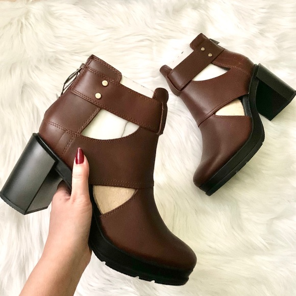 sorel margo cut out boot